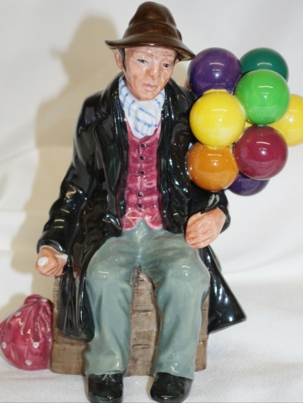 Vintage Royal Doulton Porcelain Figurine HN 1954  The Balloon Man 7.25" England